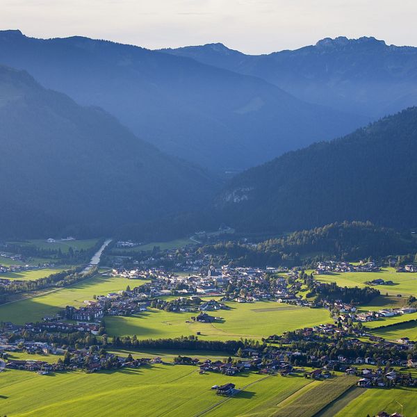 kaiserwinkl-koessen-sonniges-tal