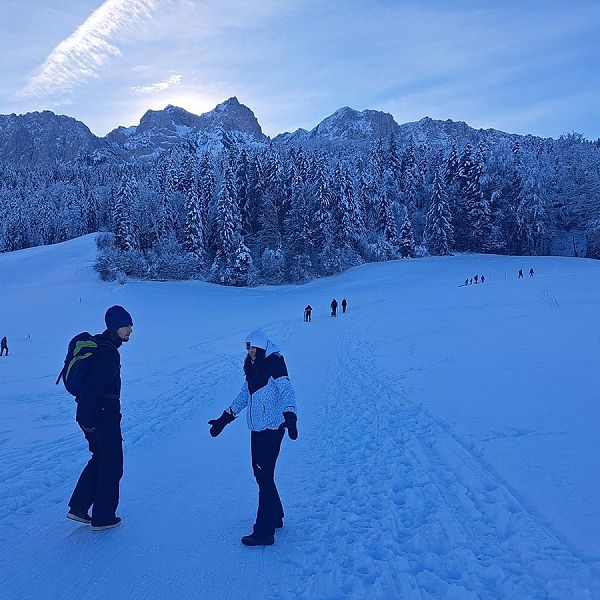 kaiserwinkl-magazin-winterwanderung-mit-rodelspass-4