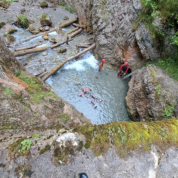 kaiserwinkl-miriamwagner-canyoning-08