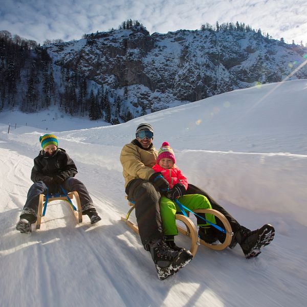 kaiserwinkl-schlitten-rodel-walchsee-familie-1