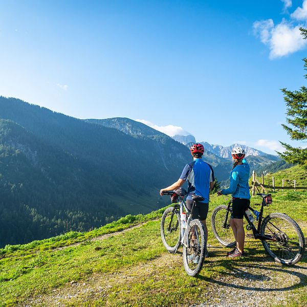 kaiserwinkl-urlaub-aktivitaeten-sommer-radfahren-mountainbiken-sommerlandschaft