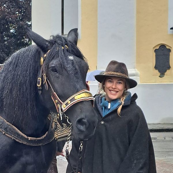 stefanie-hamberger-schmugglerfest-schmugglerin-mit-pferd-1