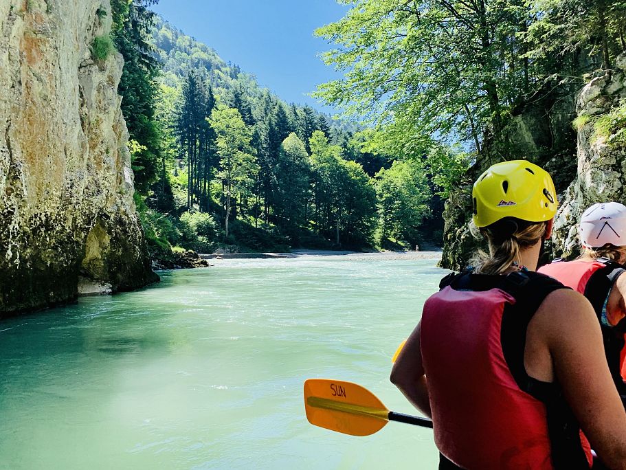 Gruppe beim Rafting auf der Tiroler Ache