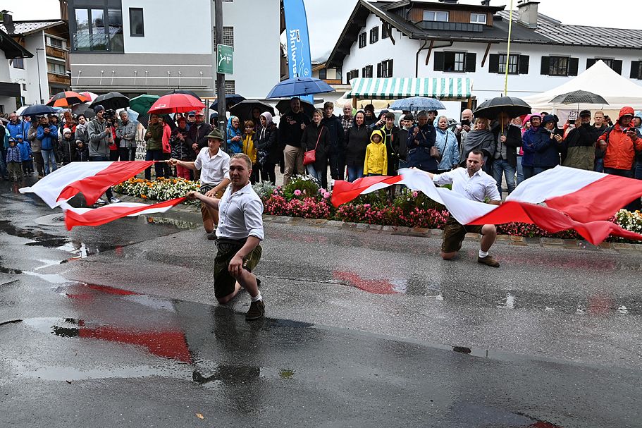 stefanie-hamberger-schmugglerfest-fahnenschwinger