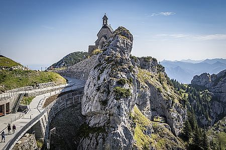 wendelstein-zahnradbahn-mit-kirche