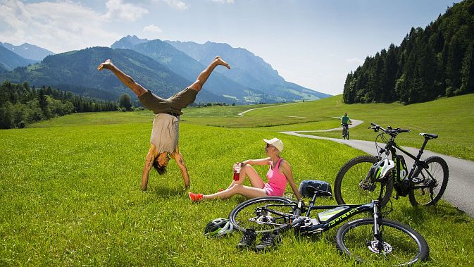 hd-kaiserwinkl-urlaub-aktivitaeten-koessen-sommer-sommerlandschaft-radfahren-1