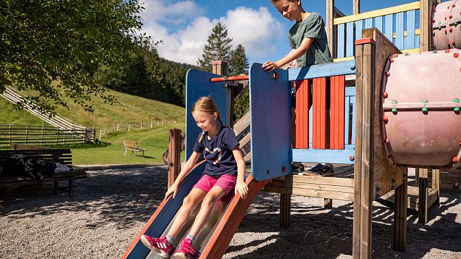 hd-kaiserwinkl-urlaub-aktivitaeten-sommer-sommeraktivitaeten-walchsee-bergbahn-zahmer-kaiser-freizeitpark-zahmer-kaiser-sommerrodelbahn-spielparks-1