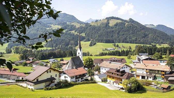 hd-kaiserwinkl-urlaub-landschaft-schwendt-ort-sommer-1