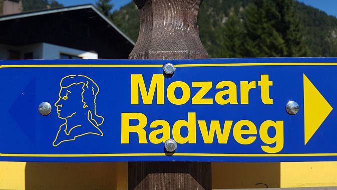 mozart-radweg-kaiserwinkl-tirol-schild